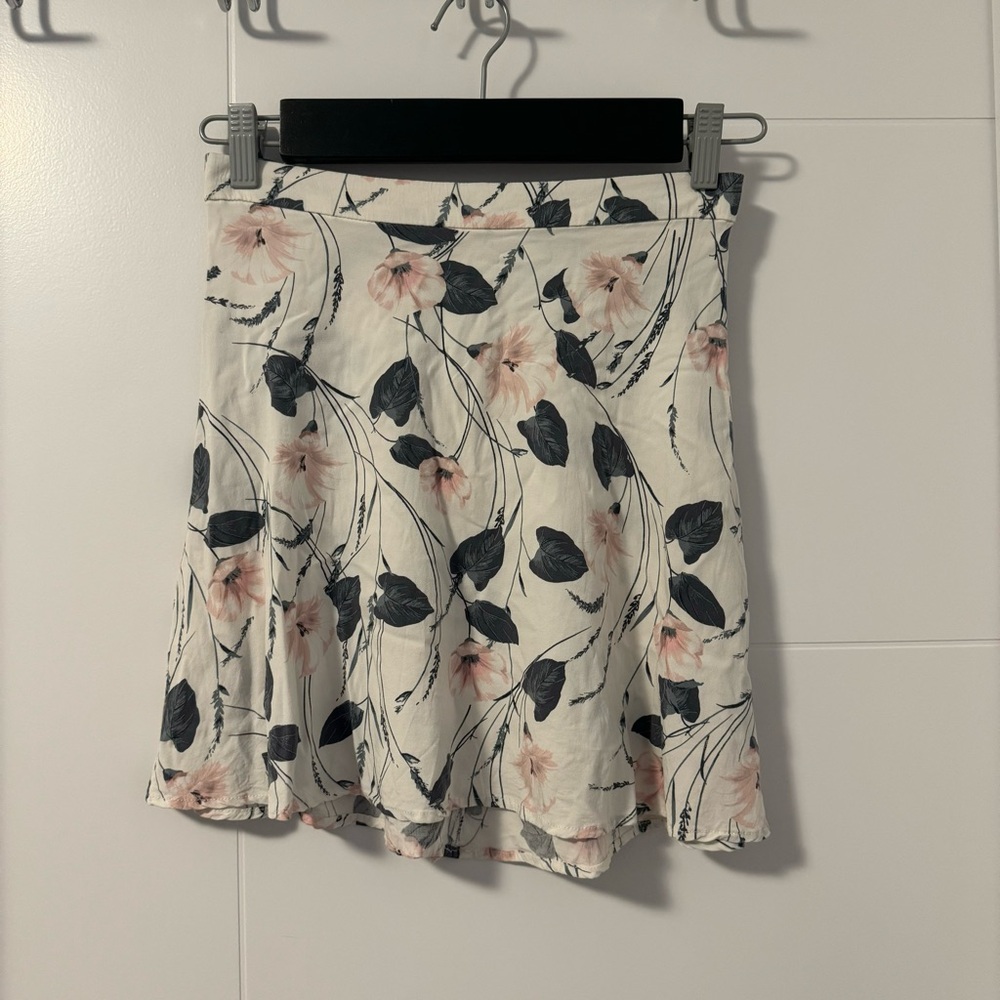 Dynamite Floral Feminine Flowy Skirt